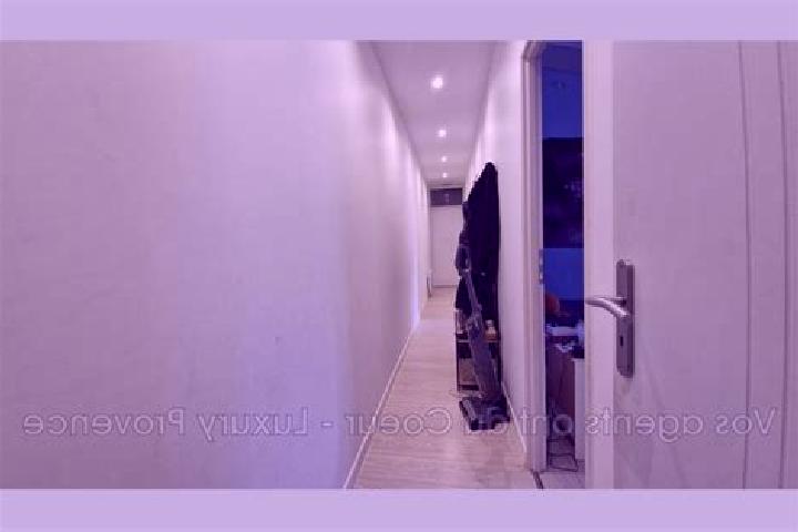 Evelyn, 27 — Escort in Rousset, France