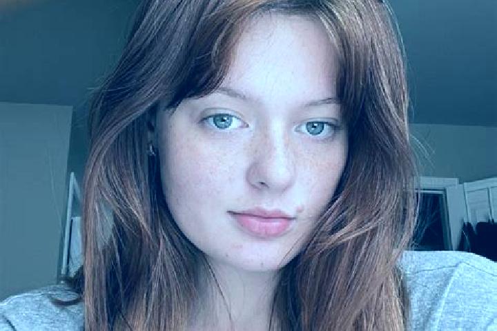 Evelyn, 28, a red brown-eyed asian companion based in Beigou. Offering Duos, Couples, Tantra, Massage. Available for incall and outcall, overnight bookings a...