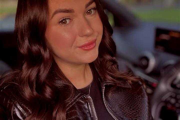 Evelyn, 28 — Escort in Atig, Russia