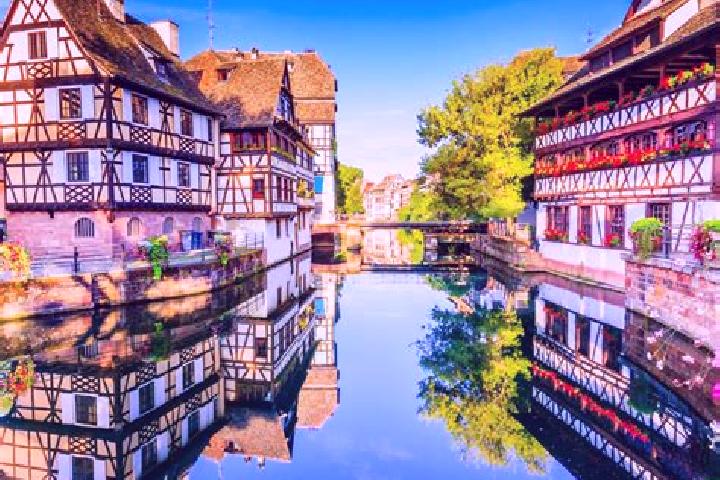 Evelyn, 29, a blonde brown-eyed caucasian companion based in Meknes. Offering Overnight, Deep French Kissing, Erotic Massage, Domination, Travel Companion. A...