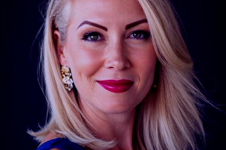 Evelyn, 29 — Escort in Lloyd, Australia