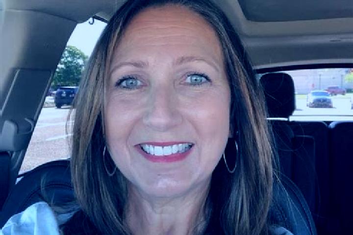 Evelyn, 29 — Escort in Mosheim, United States