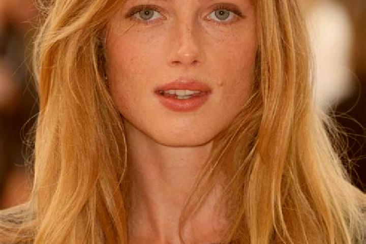 Evelyn, 30, a blonde amber-eyed latina companion based in Mure. Offering 69, Deep French Kissing, OWO. Available for incall and outcall, overnight bookings a...
