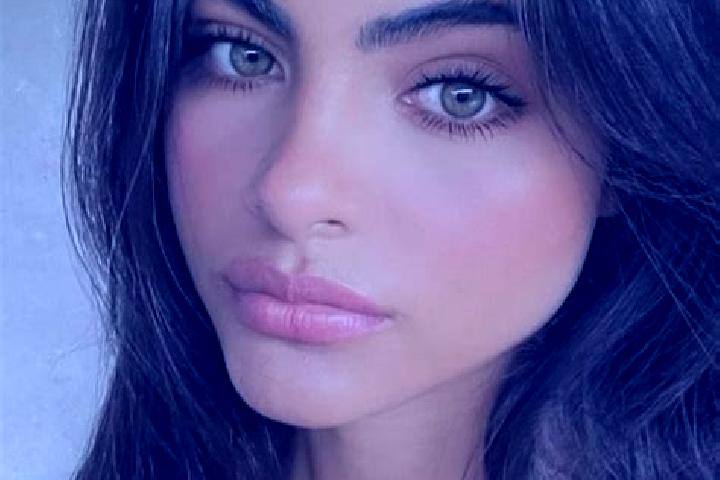 Evelyn, 30, a brunette dark-eyed middle eastern companion based in El Asintal. Offering Party Girl, 69, Girlfriend Experience. Available for incall and outca...