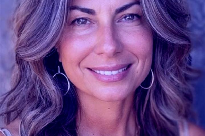 Evelyn, 30, a brunette grey-eyed middle eastern companion based in Acurenam. Offering Duos, Striptease, OWO, Dinner Date. Available for incall and outcall, o...