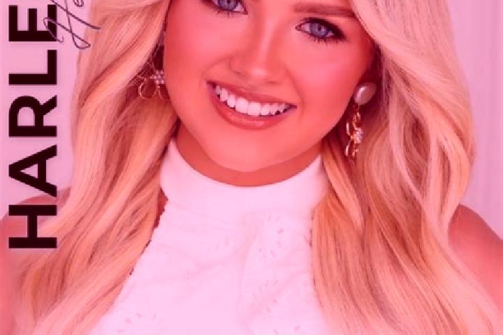 Evelyn, 30 — Escort in Harleigh, United States