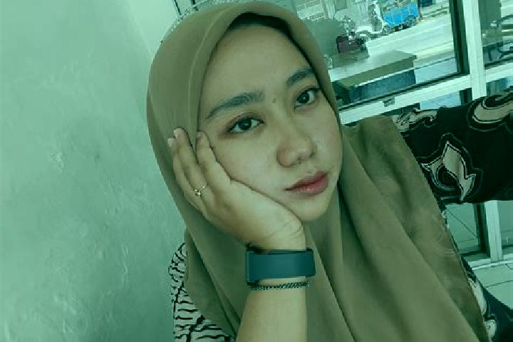 Evelyn, 30 — Escort in Sokobanah, Indonesia