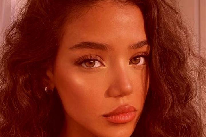 Evelyn, 31, a black brown-eyed mixed companion based in Digha. Offering Party Girl, Couples. Available for incall and outcall, day and evening dates.