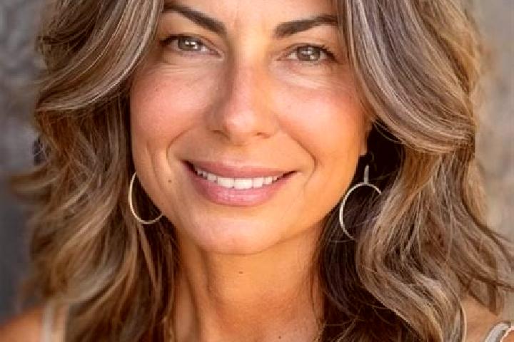 Evelyn, 31, a brunette grey-eyed latina companion based in Epfenbach. Offering Couples, Massage, Tantra. Available for incall and outcall, day and evening da...