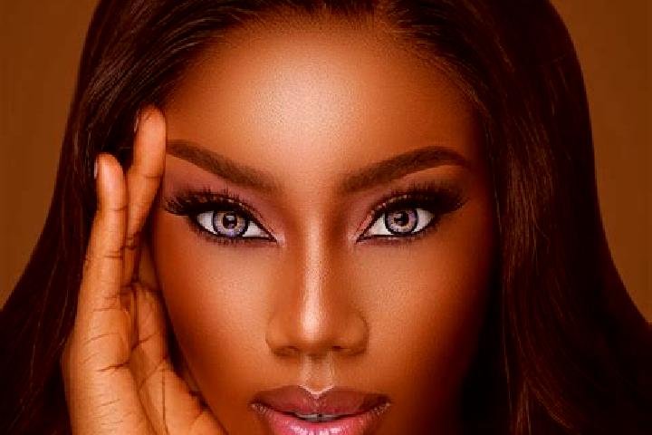 Evelyn, 31, a chestnut blue-eyed ebony companion based in Bal shavik. Offering Massage, Tantra. Available for incall and outcall, overnight bookings available.