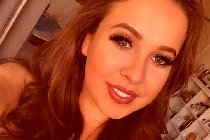 Evelyn, 31, a red brown-eyed latina companion based in Estahban. Offering Striptease, Deep French Kissing. Available for incall and outcall, overnight bookin...