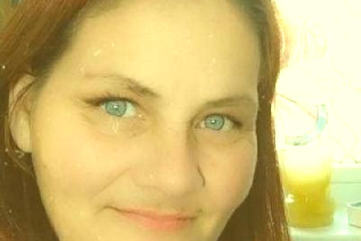 Evelyn, 31, a red dark-eyed mediterranean companion based in Bassevelde. Offering CIM, 69, Domination. Available for incall and outcall, day and evening dates.