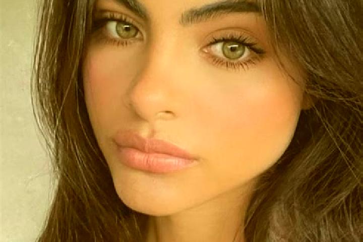 Evelyn, 32, a black hazel-eyed caucasian companion based in Cornu de Sus. Offering Couples, Tantra, Massage, Dinner Date, Fetish. Available for incall and ou...