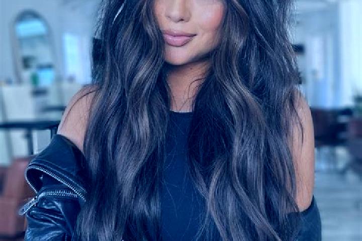 Evelyn, 32, a brunette dark-eyed slavic companion based in Agucadoura. Offering Erotic Massage, Deep French Kissing, Party Girl, Striptease. Available for in...