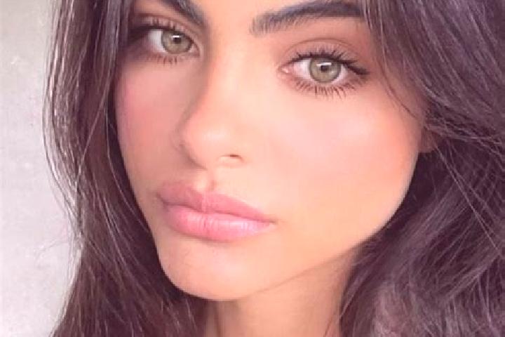 Evelyn, 32, a brunette green-eyed european companion based in Trovo. Offering Erotic Massage, 69, BDSM. Available for incall and outcall, overnight bookings ...