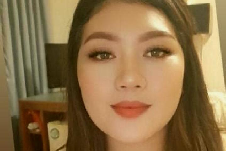 Evelyn, 32, a chestnut amber-eyed asian companion based in Gabiria. Offering Duos, Roleplay, Erotic Massage. Available for incall and outcall, day and evenin...