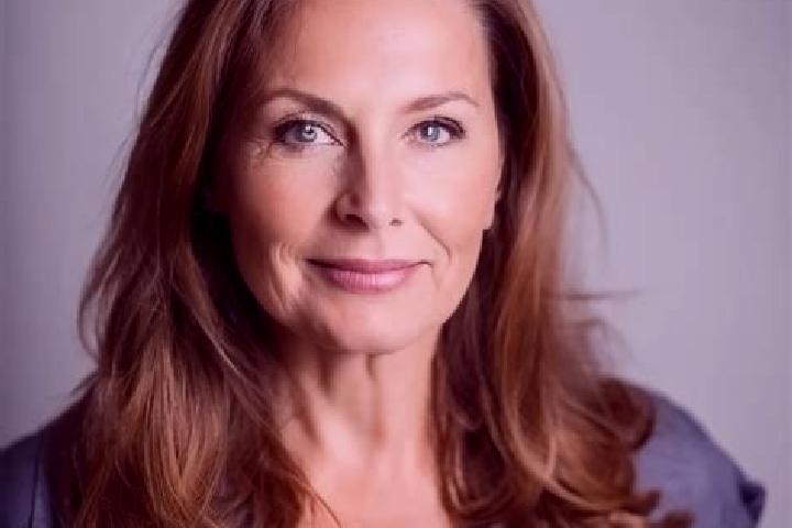 Evelyn, 32, a chestnut blue-eyed caucasian companion based in Rorbas. Offering GFE, Erotic Massage, CIM, Deep French Kissing. Available for incall and outcal...