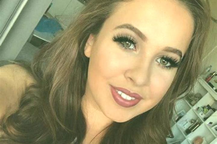 Evelyn, 32, a red dark-eyed slavic companion based in Moshchena. Offering Striptease, Roleplay, Erotic Massage. Available for incall and outcall, overnight b...