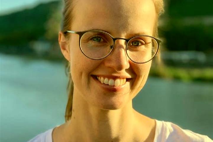 Evelyn, 32 — Escort in Langensendelbach, Germany