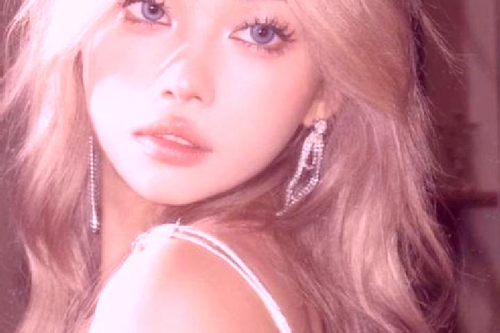 Evelyn, 33, a blonde blue-eyed asian companion based in Killam. Offering GFE, 69, Roleplay, OWO. Available for incall and outcall, overnight bookings available.
