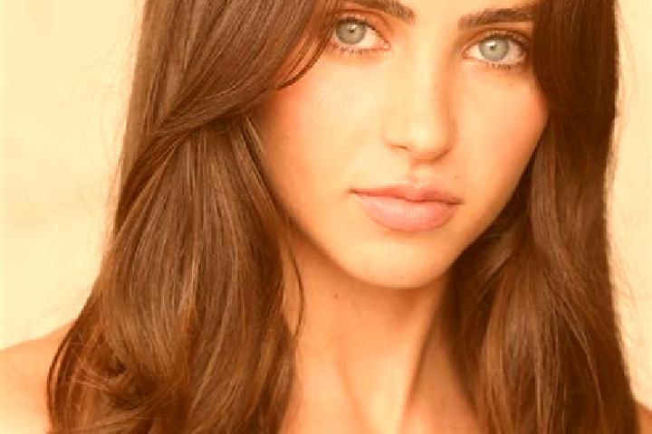 Evelyn, 33, a brunette amber-eyed indian companion based in Cikajang. Offering Overnight, Deep French Kissing, Dinner Date, Domination, Girlfriend Experience...