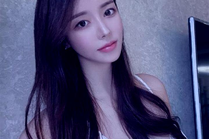 Evelyn, 33 — Escort in Liangduo, China