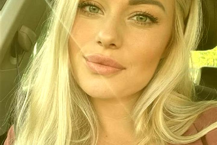 Evelyn, 34, a blonde hazel-eyed middle eastern companion based in Gulaothi. Offering Domination, Tantra, OWO, Massage. Available for incall and outcall, day ...