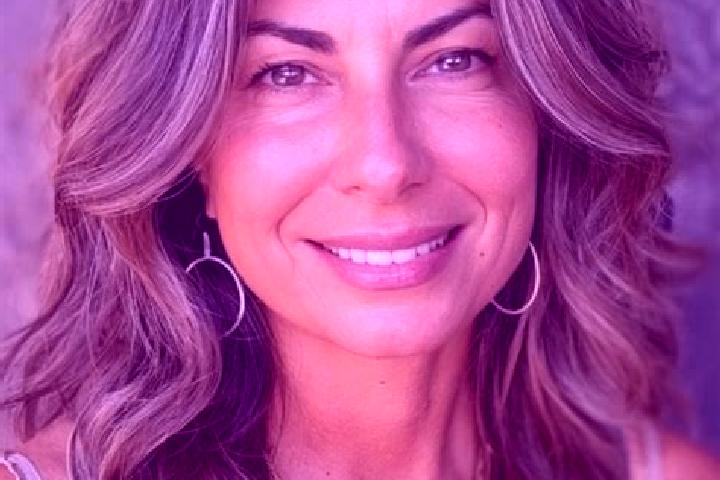 Evelyn, 34, a brunette grey-eyed latina companion based in Las Yeguas. Offering BDSM, OWO, CIM, Tantra, Dinner Date. Available for incall and outcall, overni...