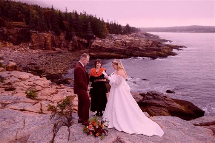 Evelyn, 34 — Escort in Acadia, Canada