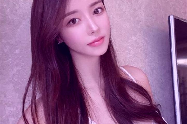 Evelyn, 34 — Escort in Duohu, China