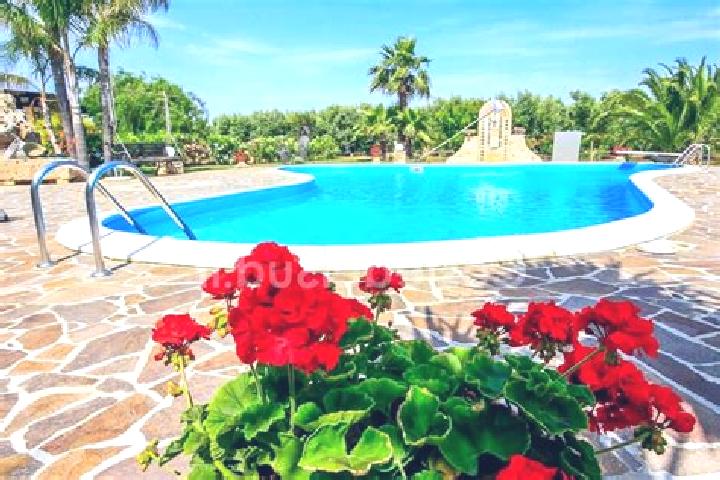 Evelyn, 34 — Escort in Felline, Italy