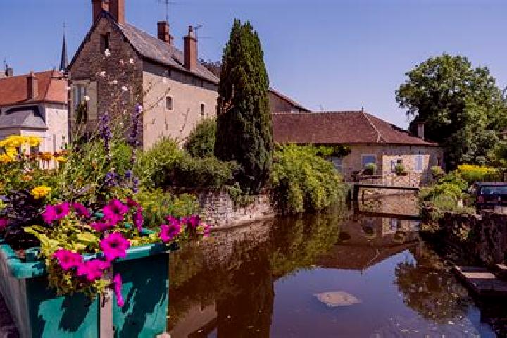 Evelyn, 34 — Escort in Moulins-Engilbert, France