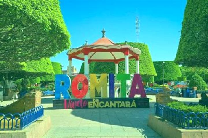 Evelyn, 34 — Escort in Romita, Mexico