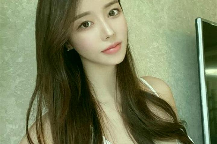 Evelyn, 34 — Escort in Yesanguan, China