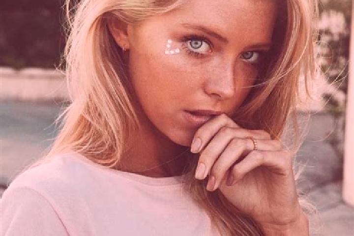 Evelyn, 35, a blonde blue-eyed caribbean companion based in Voronovytsya. Offering Tantra, Overnight, Travel Companion, Couples. Available for incall and out...