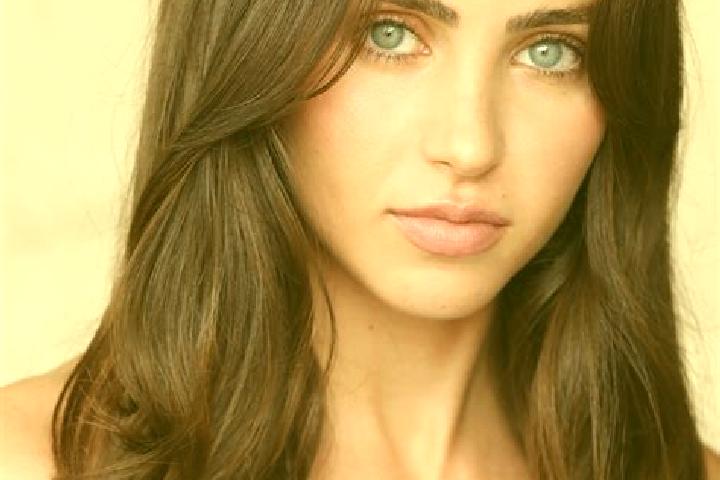 Evelyn, 35, a brunette blue-eyed ebony companion based in Gongdao. Offering CIM, GFE, 69. Available for incall and outcall, overnight bookings available.