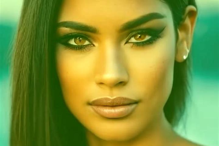 Evelyn, 35, a dark blonde amber-eyed latina companion based in Semoy. Offering Striptease, A-Level, Erotic Massage, Massage. Available for incall and outcall...