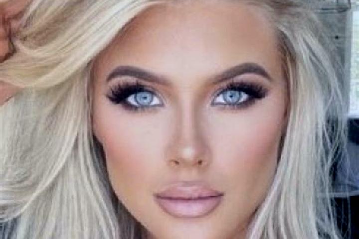 Evelyn, 35, a platinum blonde blue-eyed middle eastern companion based in Bedeciu. Offering Fetish, Striptease, Girlfriend Experience, Tantra, CIM. Available...