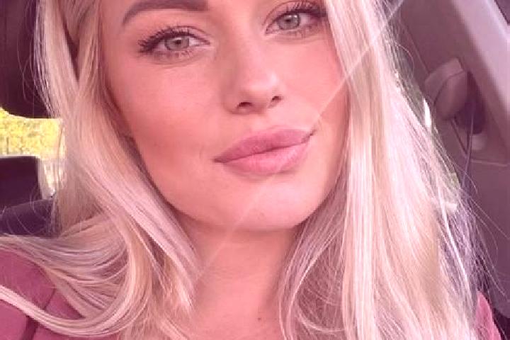 Evelyn, 36, a blonde hazel-eyed european companion based in Barra do Rocha. Offering CIM, Erotic Massage, 69, A-Level. Available for incall and outcall, day ...