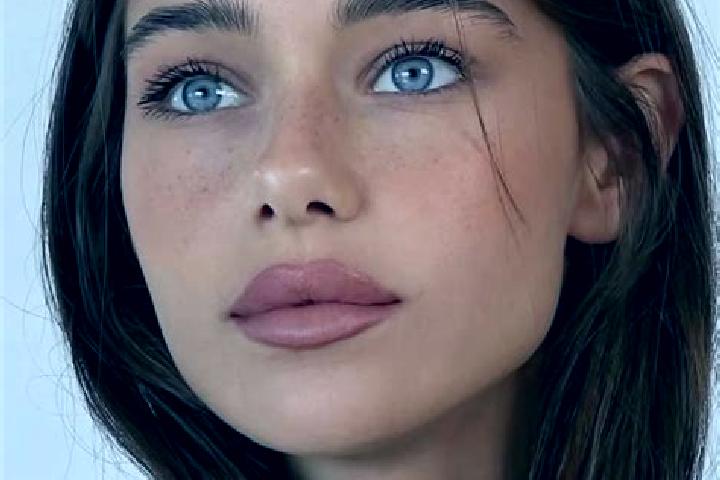 Evelyn, 36, a brunette blue-eyed indian companion based in Gesztely. Offering Tantra, Fetish, Domination, Couples, Girlfriend Experience. Available for incal...