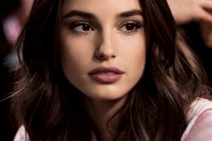 Evelyn, 36, a brunette brown-eyed mixed companion based in Bad. Offering Deep French Kissing, BDSM, Duos, Fetish, Couples. Available for incall and outcall, ...