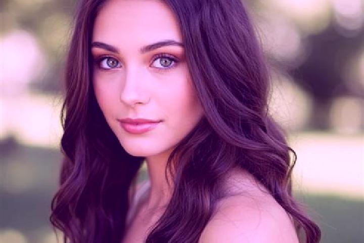 Evelyn, 36, a brunette hazel-eyed mediterranean companion based in Almeirim. Offering Prostate Massage, Dinner Date, Duos, OWO. Available for incall and outc...