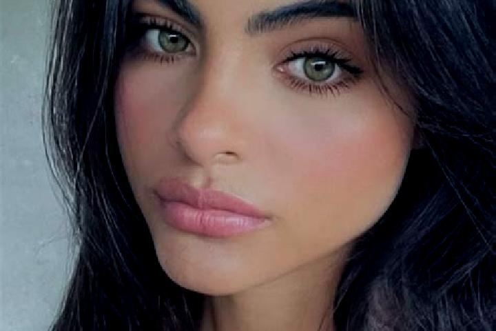 Evelyn, 36, a chestnut dark-eyed european companion based in Maripita. Offering Deep French Kissing, CIM, Domination. Available for incall and outcall, day a...