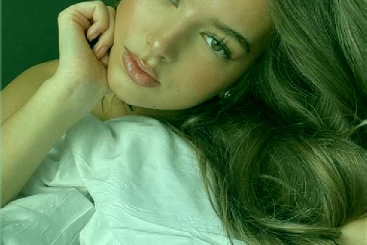 Evelyn, 36, a chestnut green-eyed latina companion based in Limavady. Offering A-Level, BDSM, Party Girl, Couples. Available for incall and outcall, overnigh...