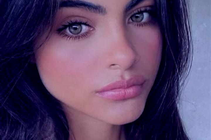 Evelyn, 36, a chestnut hazel-eyed latina companion based in Estebania. Offering Prostate Massage, Tantra, Dinner Date, Party Girl. Available for incall and o...