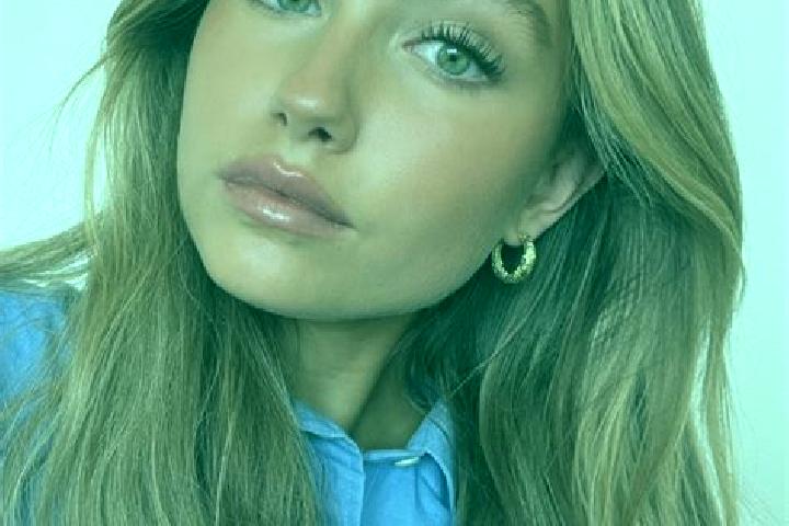 Evelyn, 36, a dark blonde green-eyed mixed companion based in Zlote Lany. Offering OWO, Travel Companion, A-Level, Girlfriend Experience, Party Girl. Availab...