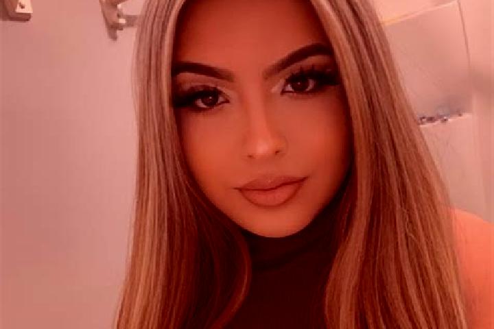 Evelyn, 36, a red blue-eyed mixed companion based in Kayenta. Offering GFE, Striptease, 69. Available for incall and outcall, overnight bookings available.