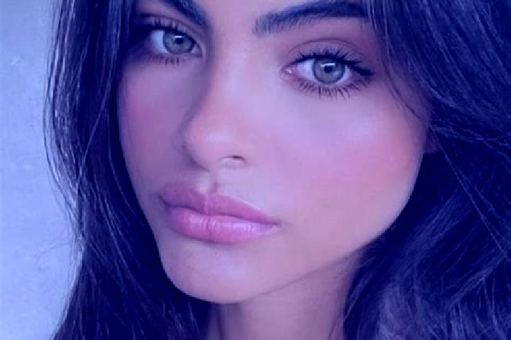 Evelyn, 36, a red dark-eyed latina companion based in Ortucchio. Offering Erotic Massage, 69, A-Level, Dinner Date. Available for incall and outcall, day and...