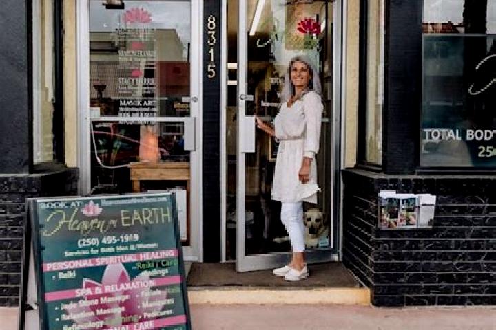 Evelyn, 36, a red grey-eyed mixed companion based in Osoyoos. Offering Erotic Massage, A-Level, Couples, 69. Available for incall and outcall, day and evenin...