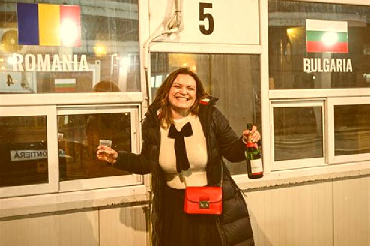 Evelyn, 36 — Escort in Racastia, Romania
